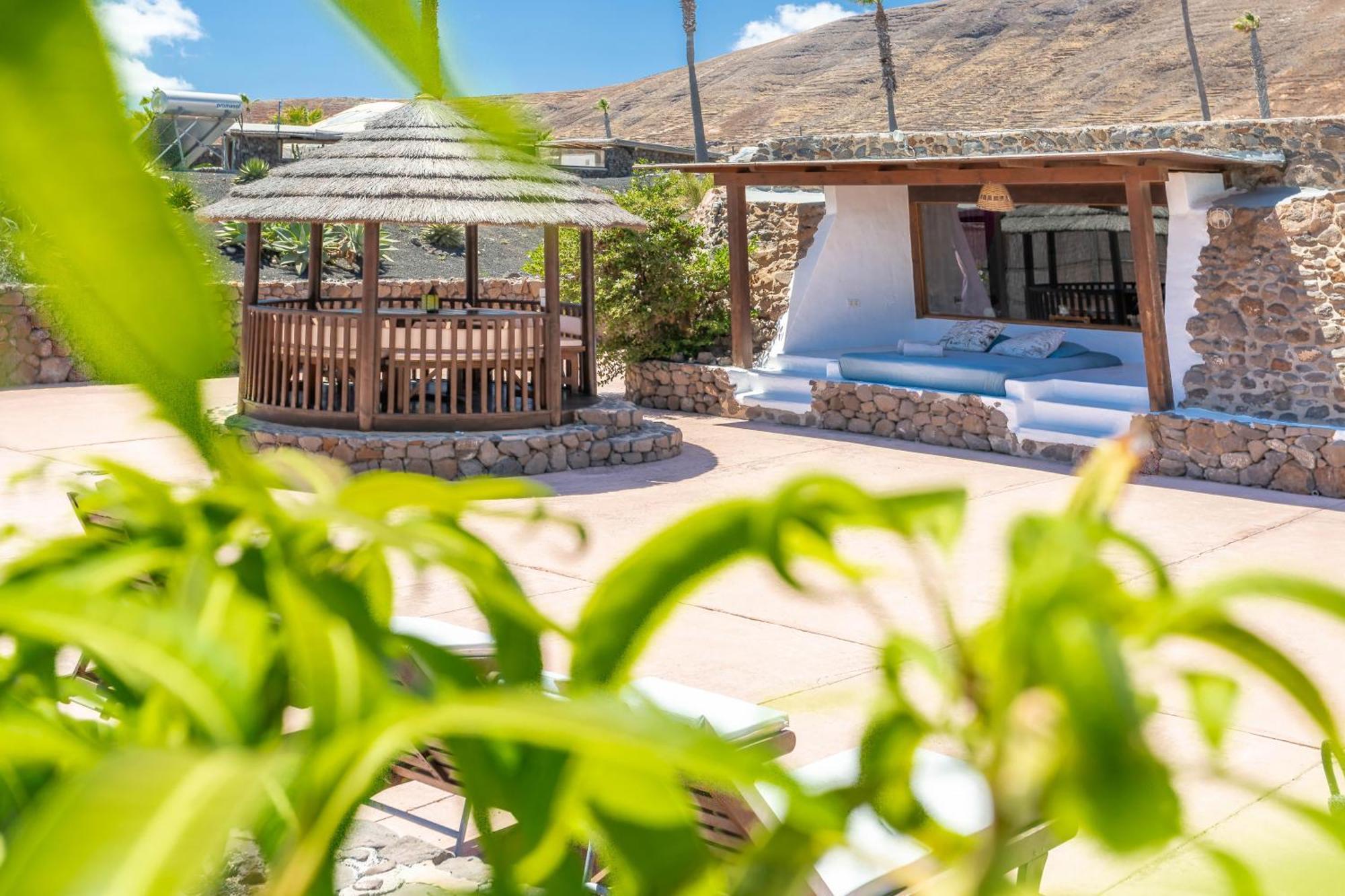 Finca De Arrieta Village - Yurts And Stone Cottages - Shared Pool - Walking Distance To Arrieta Beach - Eco Friendly Tabayesco Dış mekan fotoğraf